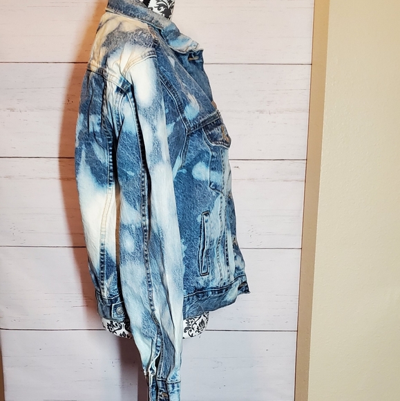 Unveil Bleach Washed Jean Jacket - Picture 2 of 16